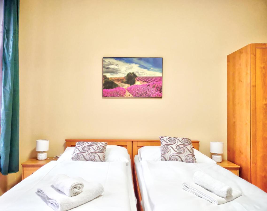 Karlsbad Family Apartment ภายนอก รูปภาพ